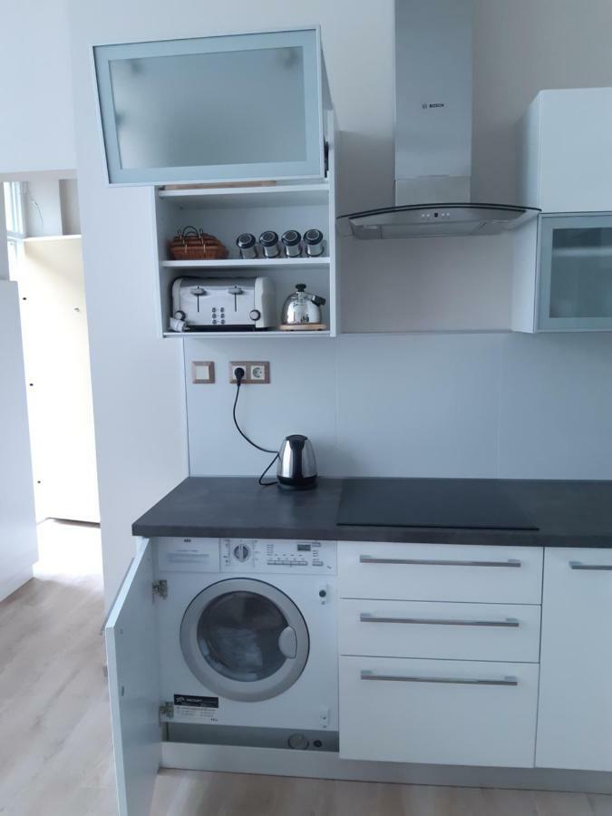 Modern, Quiet & Cozy Apartment In The Middle Of Downtown Near Danube At Fashion Street بودابست المظهر الخارجي الصورة