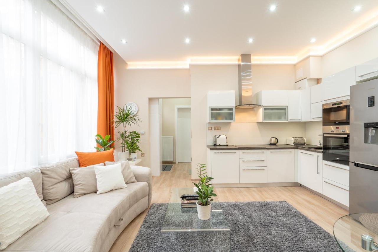 Modern, Quiet & Cozy Apartment In The Middle Of Downtown Near Danube At Fashion Street بودابست المظهر الخارجي الصورة