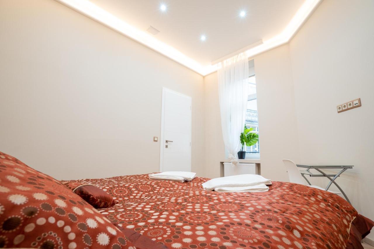 Modern, Quiet & Cozy Apartment In The Middle Of Downtown Near Danube At Fashion Street بودابست المظهر الخارجي الصورة